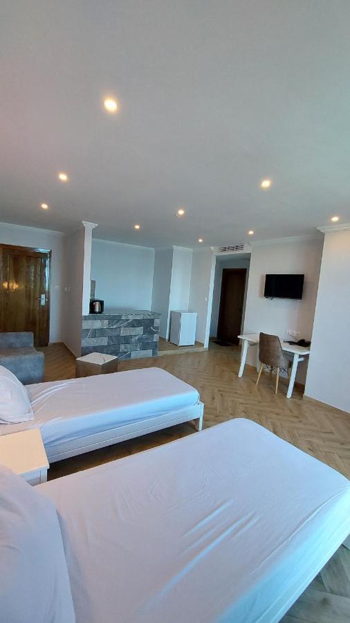 Blador Hotel Tichi Bagian luar foto