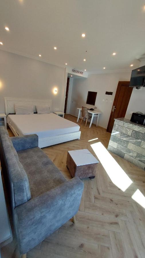 Blador Hotel Tichi Bagian luar foto