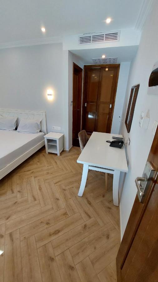 Blador Hotel Tichi Bagian luar foto